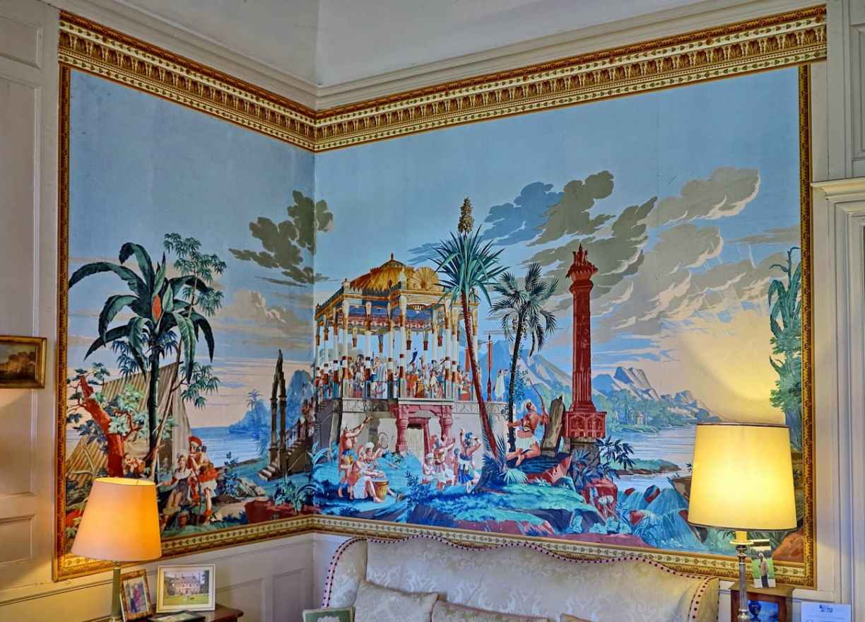 Peinture murale historique dans le salon de la Ville Bague à Saint-Coulomb