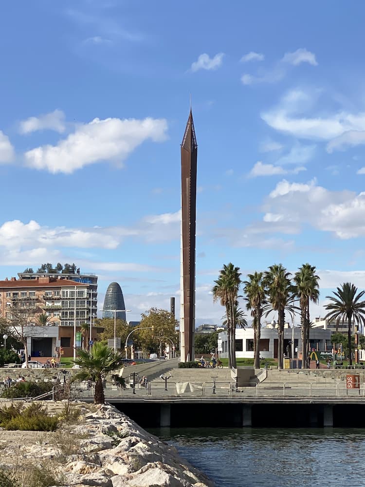 Torre Glòries, tour contemporaine conçue par Jean Nouvel à Barcelone