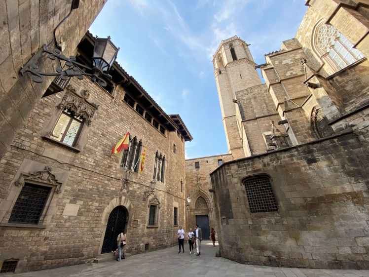 Carrer de la Pietat, rue médiévale près de la cathédrale de Barcelone
