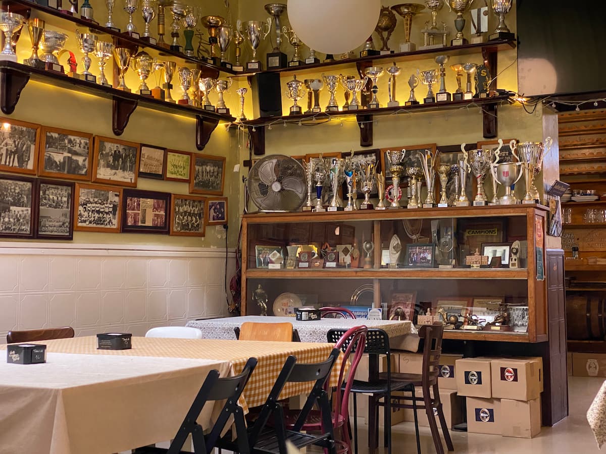 Salle du restaurant Monopol, ancien siège de l’Esportiu Monopol à Poblenou