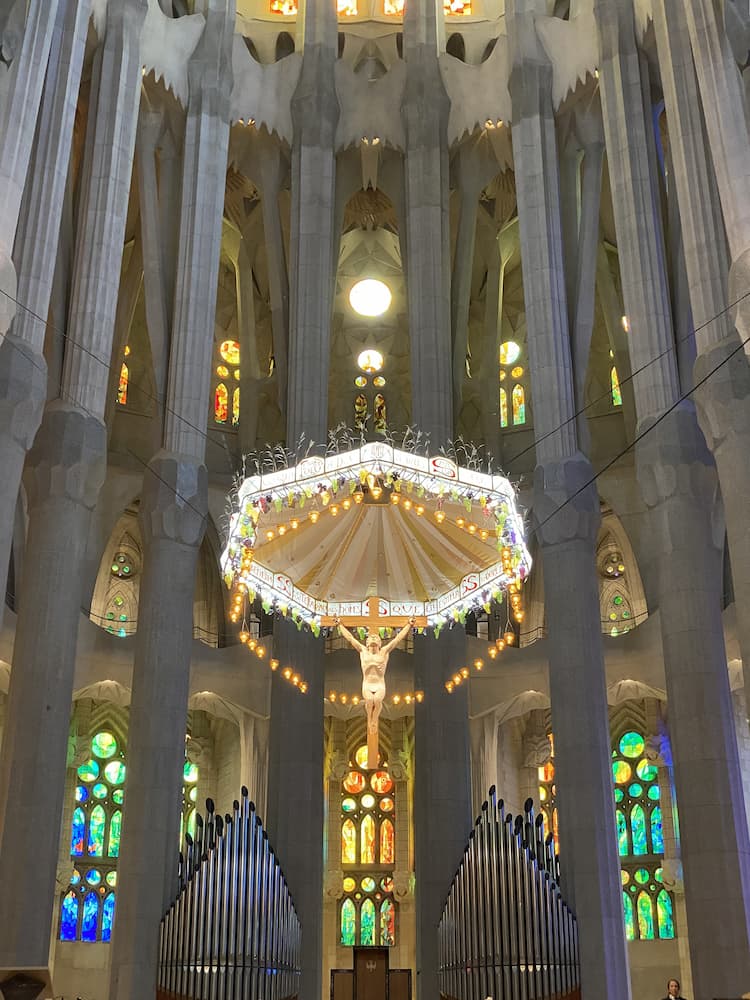 Chœur de la basilique de la Sagrada Família conçu par Antoni Gaudí
