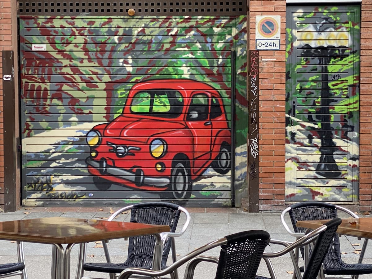 Street art dans les rues du quartier de Poblenou à Barcelone
